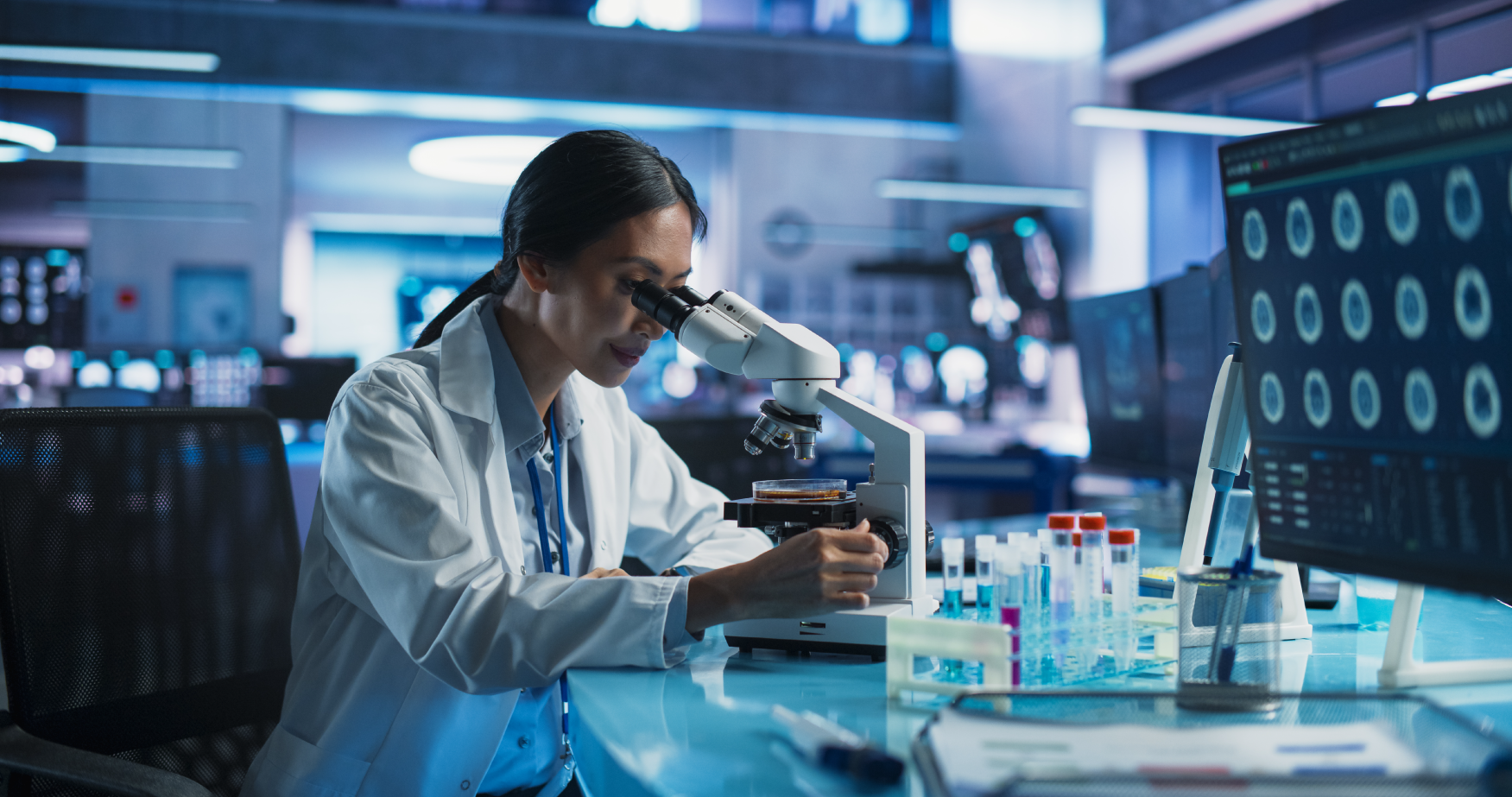 Women scientists collaborating